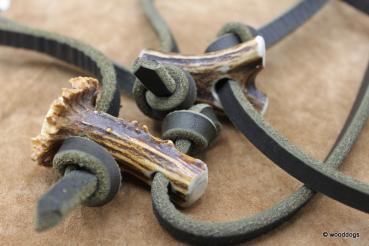 Pirschleine aus military Fettleder mit Knebeln aus Rehbock Rose Nr. 1