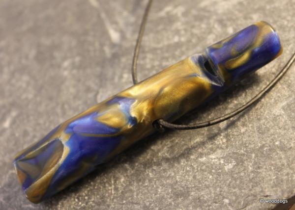 Doppelpfeife verdreht aus Acryl blau/gold