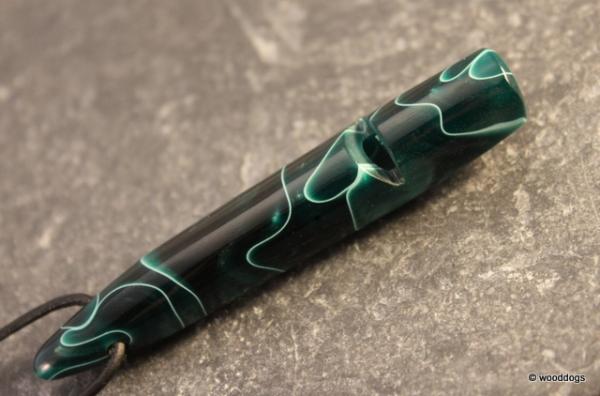 Hundepfeife aus Acryl grün