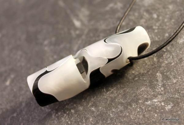 Trillerpfeife mini aus Acryl weiss