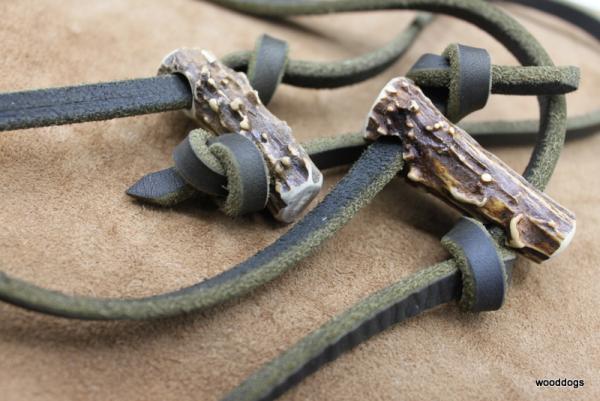 Pirschleine aus military 8 mm Fettleder mit Knebeln aus Rehgehörn