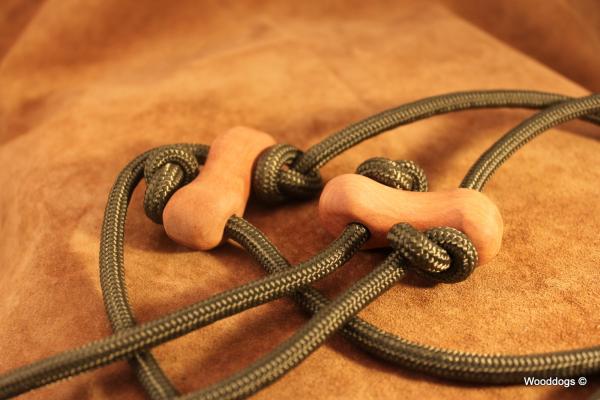 Pirschleine/ Retrieverleine aus grüner Reepschnur mit Knebeln aus Apfelbaum